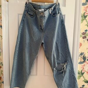 Trendy Blue Boyfriend Jeans with Distressed Details